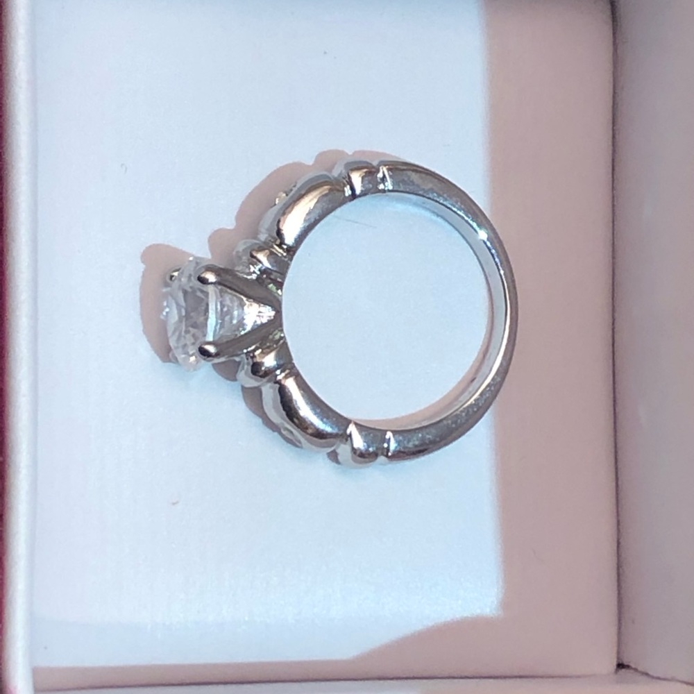 Ring 💍 - Picture 4 of 12